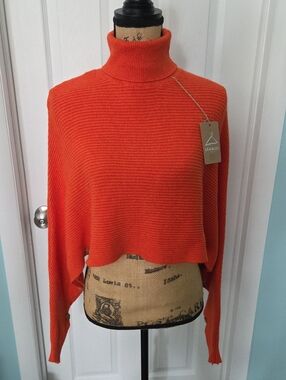 NWT LEA & LUC Paris Orange Ribbed Cropped Turtleneck Sweater OS